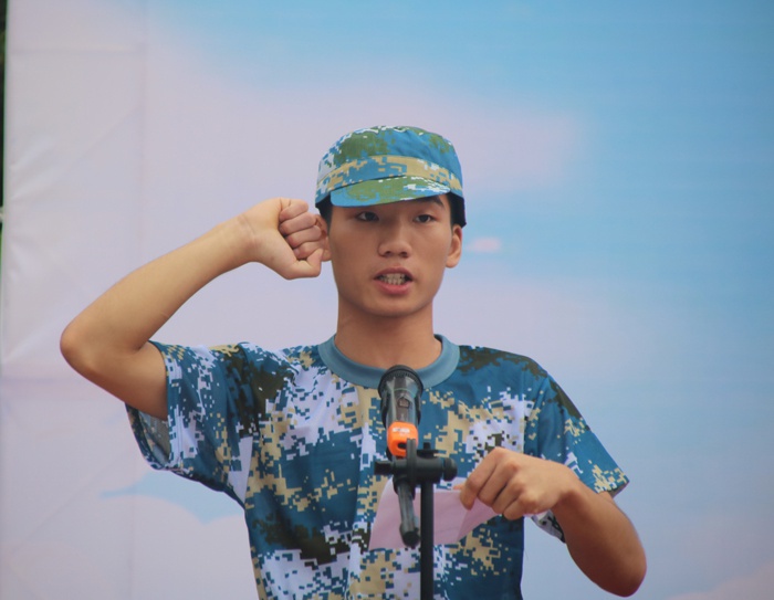 军训学院代表发言.JPG